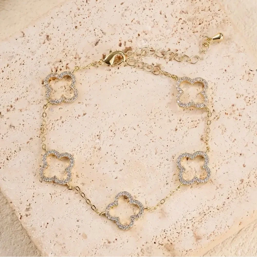 Elegant Gold and Silver Flower Bracelet new in a box gold plated - Picture 4 of 15